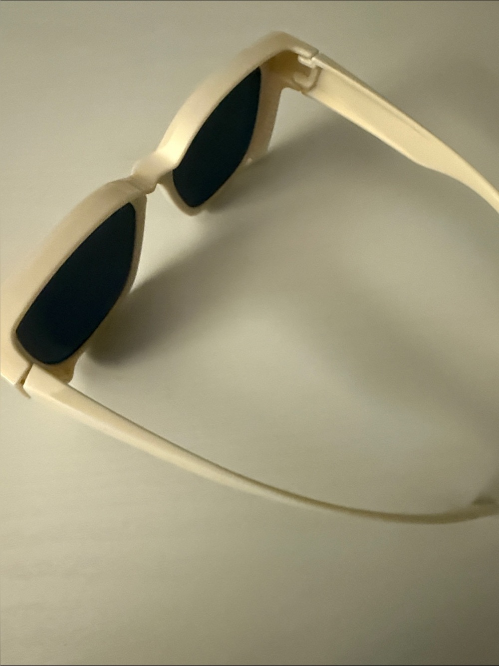 Classic White Women's Oversized Sunglasses - Picture 4 of 9